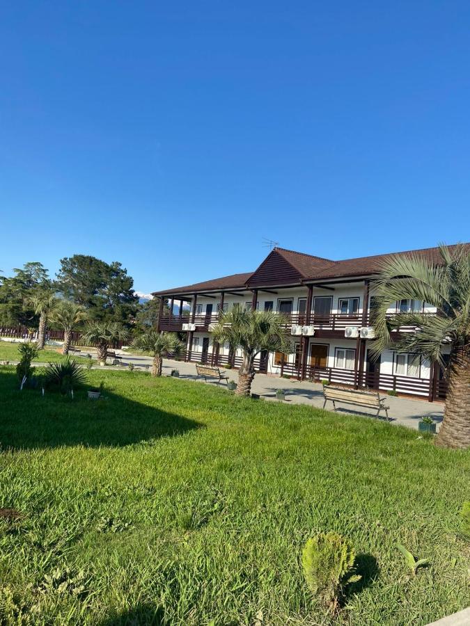 Al Mare Hotel Пицунда Екстериор снимка