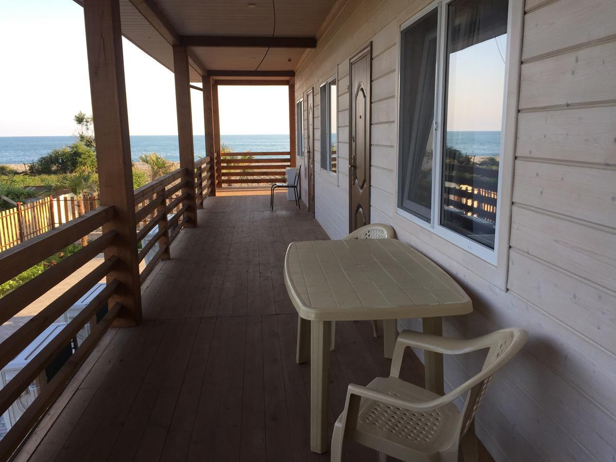 Al Mare Hotel Пицунда Екстериор снимка